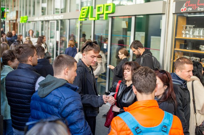 Kako so po debaklu ob začetku šolskega leta poskrbeli za prevoze študentov in dijakov, bo znano že danes, na prvi dan novega študijskega leta. FOTO: Voranc Vogel/Delo