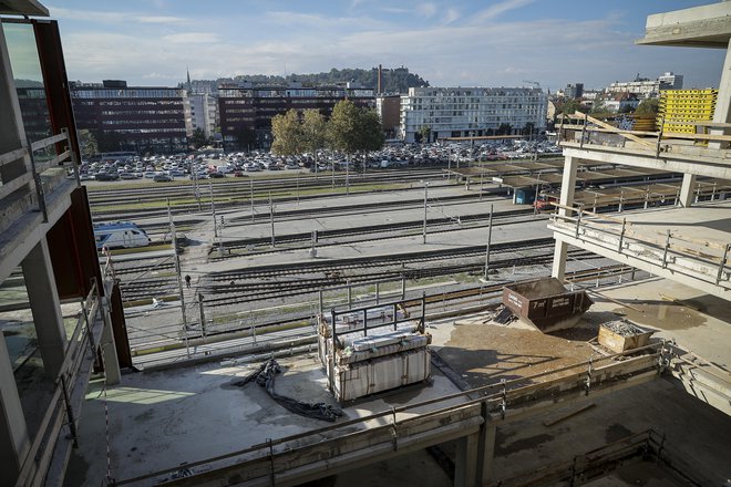 Okrog Vilharie bo nastalo novo poslovno središče Ljubljane. FOTO: Jože Suhadolnik