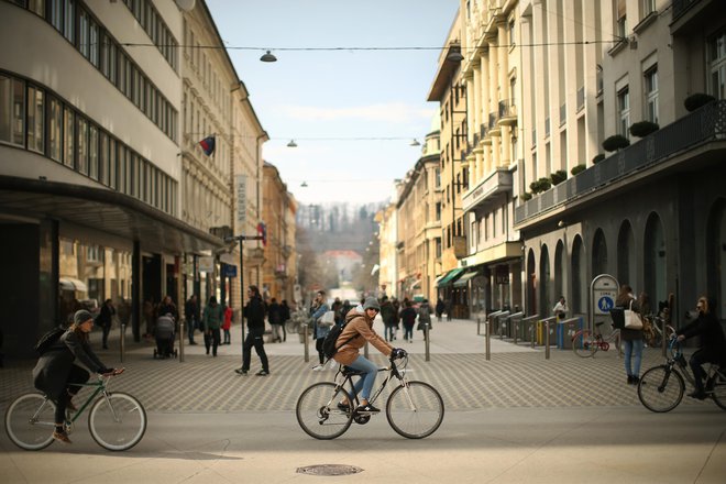 Cankarjevo ulico, ki je v Ljubljani v ožjem mestnem središču, zaprta za promet in dobro obiskana, najdemo še v 44 občinah po Sloveniji. FOTO: Jure Eržen/Delo