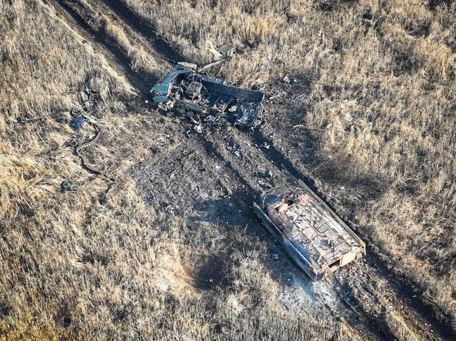 Boji za Vugledar potekajo že od začetka invazije, žrtev je bilo veliko. FOTO: Reuters