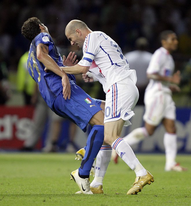 Marco Materazzi je leta 2006 spovociral Zinedina Zidana, da je prejel rdeči karton. FOTO: Reuters