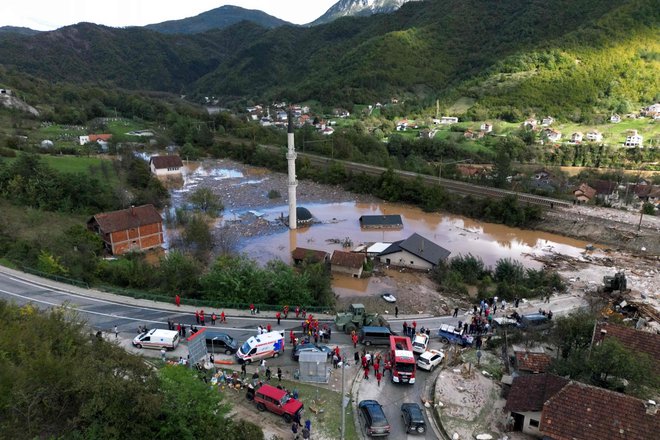 V poplavah je umrlo najmanj devetnajst ljudi. FOTO: Elvis Barukcic/Afp