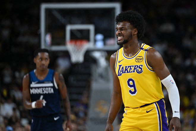 Si lahko Bronny James izbori mesto v prvi ekipi LA Lakers? Analitiki čez lužo mu pripisujejo zelo malo možnosti. FOTO: Jonathan Hui/Reuters