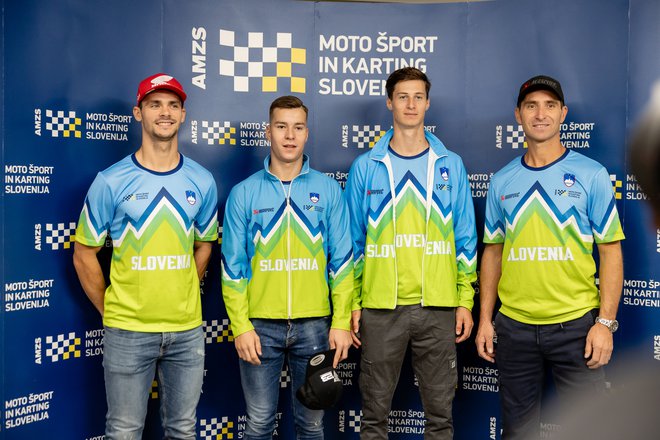 Tim Gajser, Jaka Peklaj in Jan Pancar s selektorjem Sašom Kragljem (od leve). FOTO: Črt Piksi