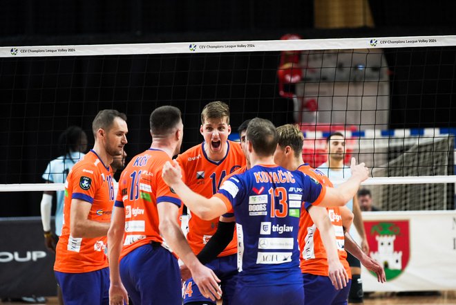 Odbojkarji ACH Volleyja so se prvič veselili. FOTO: Alen Hadžič