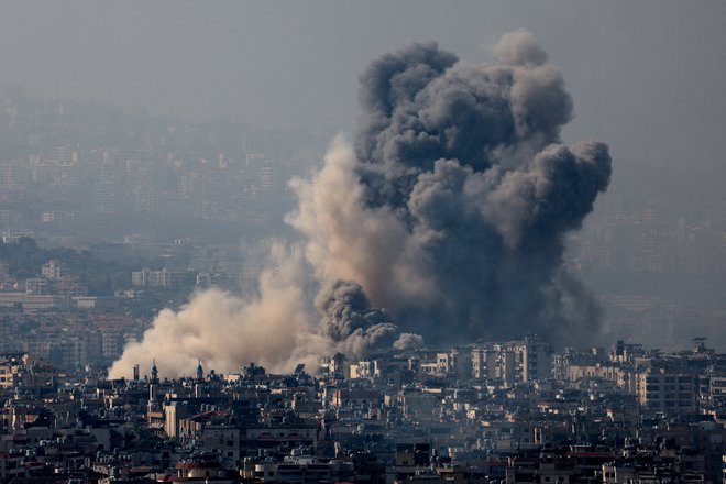 Južni predeli Bejruta po nočnih napadih Izraela. FOTO: Amr Abdallah Dalsh/Reuters