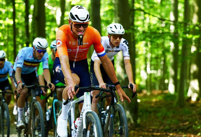 Mathieu van der Poel je bil najhitreje na ciljni črti dirke v Belgiji. FOTO: David Pintens/AFP