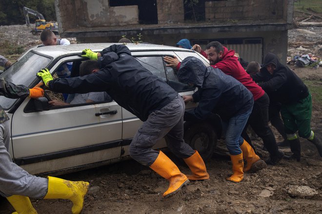 Lokalne volitve na območju, ki so ga prizadele katastrofalne poplave, so bile odpovedane. Foto Marko Djurica Reuters