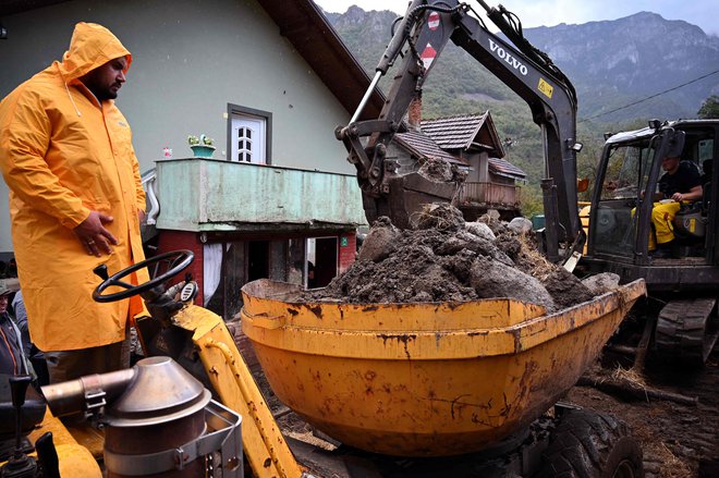 Poplave v okolici Jablanice, ki so odnesle vsaj 20 življenj, so popolnoma zasenčile osme lokalne volitve v sodobni zgodovini BiH. Foto Elvis Barukcic Afp