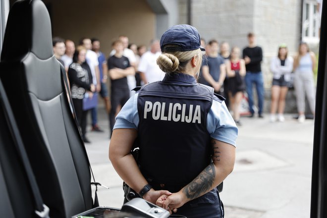 Policija se je pri kadrovanju prilagodila duhu sodobnega časa, tatuji na telesu niso več ovira za delo v policiji. Foto Leon Vidic