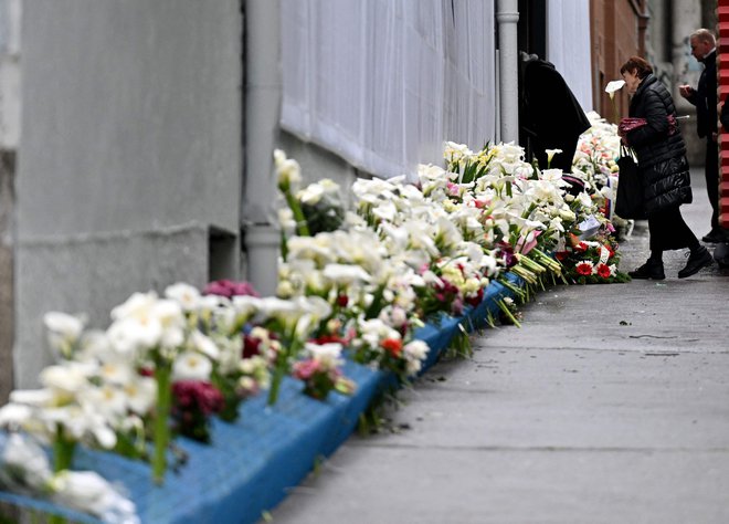 Strelski napad v Osnovni šoli Vladislava Ribnikarja je pretresel Srbijo in širšo regijo. FOTO: Oliver Bunic/AFP