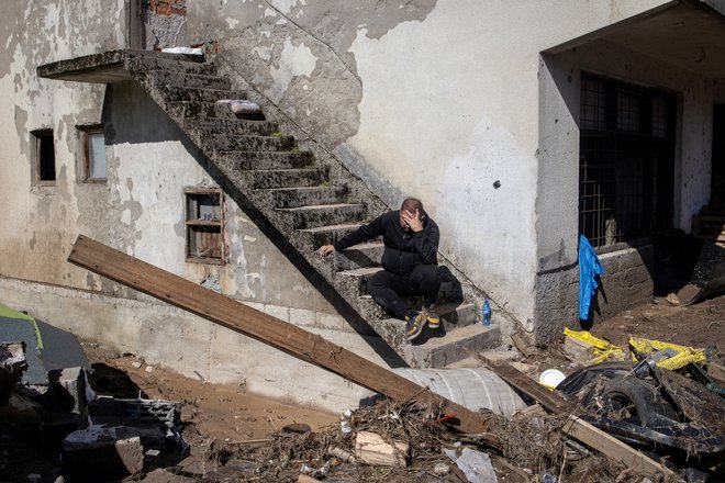 Življenje številnih ljudi je uničeno. FOTO: Marko Djurica/Reuters