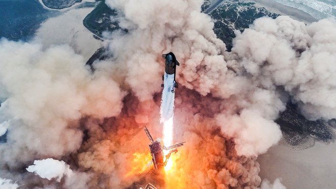 Izstrelitve stashipa so videti spektakularno, ljubitelji vsekakor ne bi smeli zamuditi izjemnih prizorov ob morebitnem pristajanju na izstrelišču. FOTO: Spacex/Reuters

 