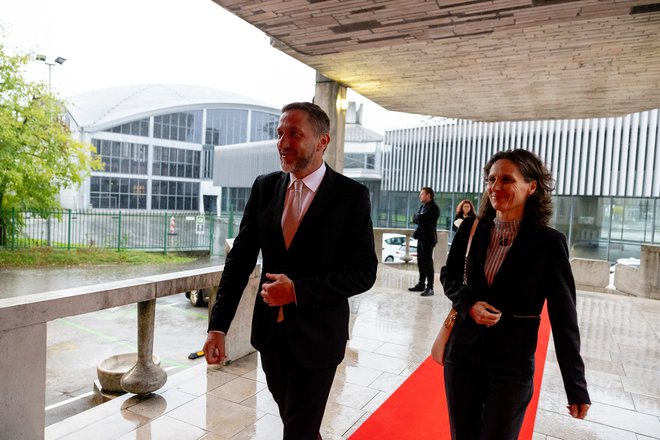 Kljub napovedani podpori Roberta Goloba poslanske skupine Gibanja Svoboda, ni nujno, da bo sedanja državna sekretarka na ministrstvu za finance Klemna Boštjančiča sedla v guvernerski fotelj. FOTO: Črt Piksi