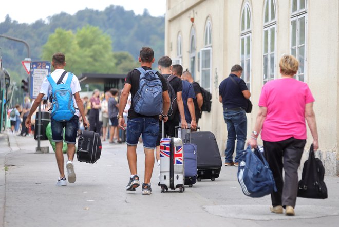 Naj se vendar vživijo v položaj potnikov! Pretežko? Najbrž. Foto FOTO: Dejan Javornik