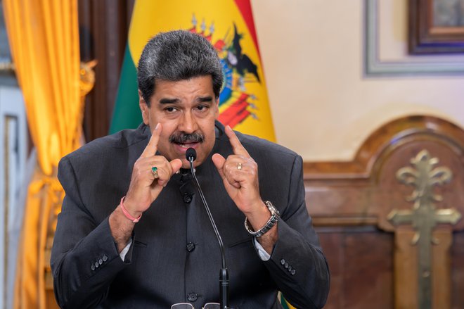 Življenje je praznik, poskuša ljudstvu dopovedati sporno izvoljeni predsednik Nicolas Maduro. FOTO: Shutterstock