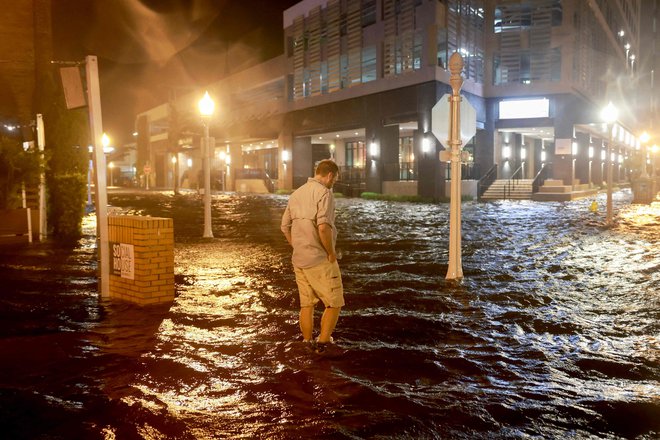 Zalite ulice floridskega mesta Fort Myers. FOTO: Joe Raedle Getty Images Via Afp