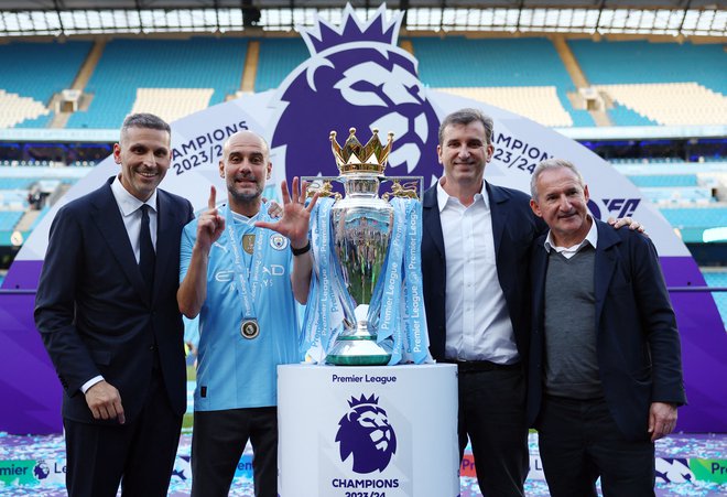 Pep Guardiola in Txiki Begiristain (skrajno desno) poleti zaključujeta sodelovanje v Manchestru. Foto Molly Darlington/Reuters