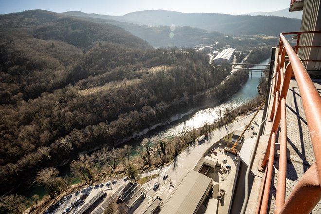 V Alpacem Cementu, ki upravljajo s cementarno v Anhovem, ne dajejo izjav o izsledkih raziskave novogoriške univerze. FOTO: Črt Piksi/Delo