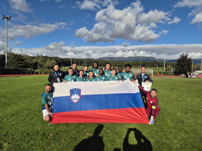 Najboljša igralka v slovenski ekipi je bila Nina McQuarrie, ki je dosegla kar štiri gole. FOTO: Dokumentacija Dela