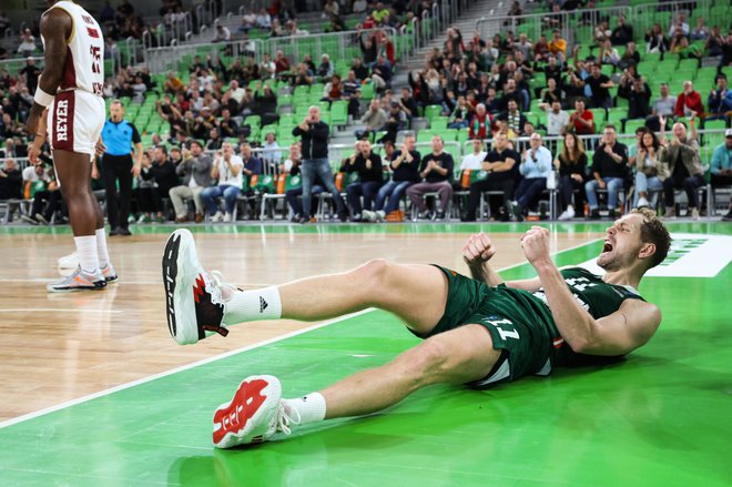 Jaka Blažič je v Tivoliju že pokazal nekaj izjemnih predstav v dresu Olimpije, v spominu je še vedno zmaga nad Partizanom iz leta 2022, ko je Blažič dosegel 25 točk. FOTO: Aleš Fevžer