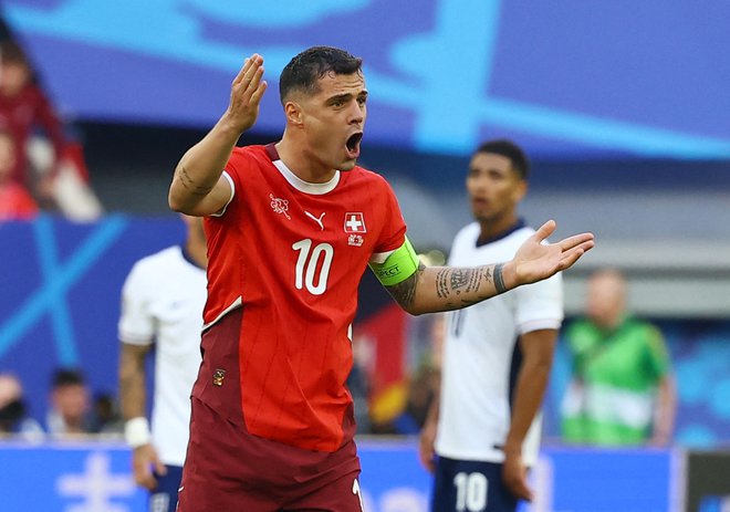 Granit Xhaka ni niti pomislil, da bi ostal doma. FOTO: Kai Pfaffenbach/Reuters