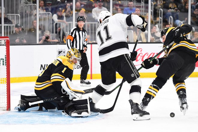 V Bostonu Anžetu Kopitarju ni šlo tako dobro kot pred tem v Buffalu. FOTO: Bob Dechiara/Reuters