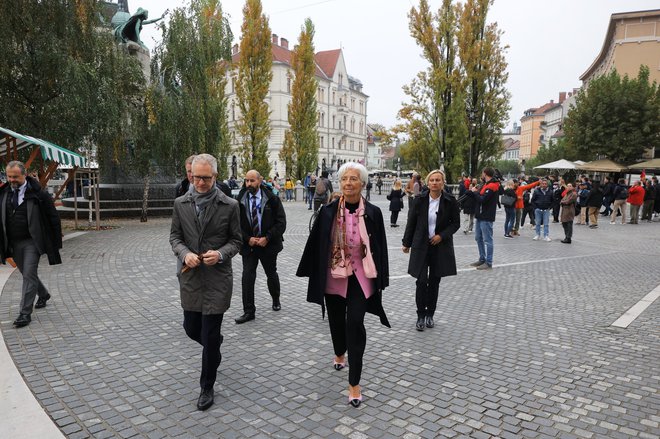 Predsednica ECB Christine Lagarde in guverner BS Boštjan Vasle sta se sprehodila po središču Ljubljane. FOTO: Daniel Novakovič/STA