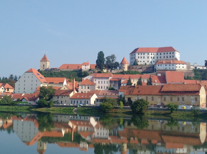 Grad nad Ptujem, mestom z najstarejšo vinsko kletjo pri nas.

FOTO: promocijsko gradivo