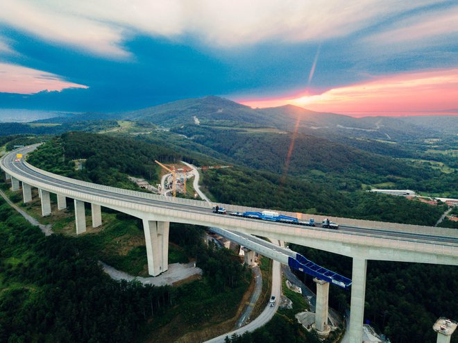 Kolektor Etra izdeluje v Črnučah tudi velike transformatorje, prav poseben izziv je njihov transport.  FOTO: arhiv Kolektor Etra