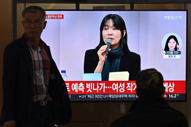 Triinpetdesetletna Han Kang je prva Korejka, ki je dobila Nobelovo nagrado za književnost. FOTO:  Jung Yeon-je/AFP