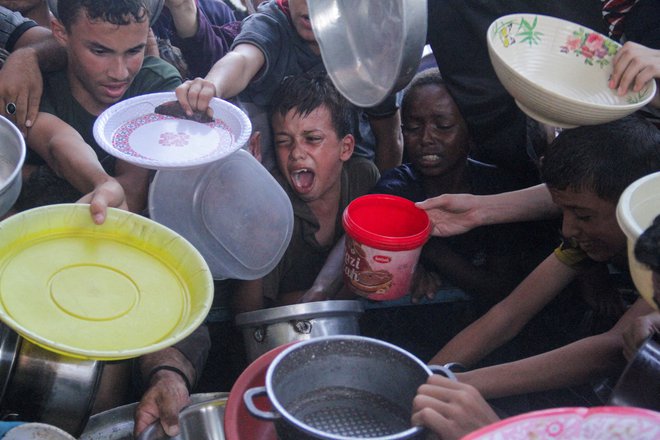 Izrael je prejšnji mesec zavrnil ali oviral skoraj 90 odstotkov humanitarnih premikov med severom in jugom. FOTO: Mahmoud Issa/Reuters