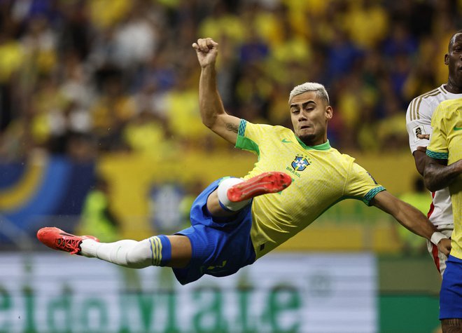 Za tretji zadetek Brazilcev je poskrbel Andreas Pereira z izjemnim golom. FOTO: Adriano Machado/Reuters