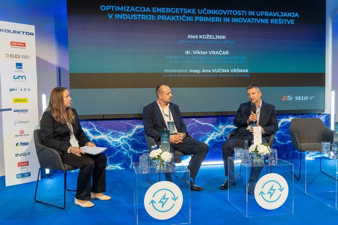 Mag. Ana Vučina Vršnak, izvršna direktorica EZS, se je o optimizaciji energetske učinkovitosti in upravljanja industrij pogovarjala z Alešem Koželjnikom, glavnim direktorjem Kolektor sETup, ter dr. Viktorjem Vračarjem, namestnikom za energetiko izvršnega direktorja za proizvodnjo, tehnologijo, investicije v Sij. FOTO: Voranc Vogel/Delo