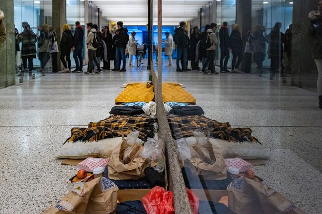 Brezdomci so med najbolj ogroženimi skupinami, ki jih statistike pri računanju tveganja revščine običajno ne vključujejo. FOTO: Voranc Vogel/Delo