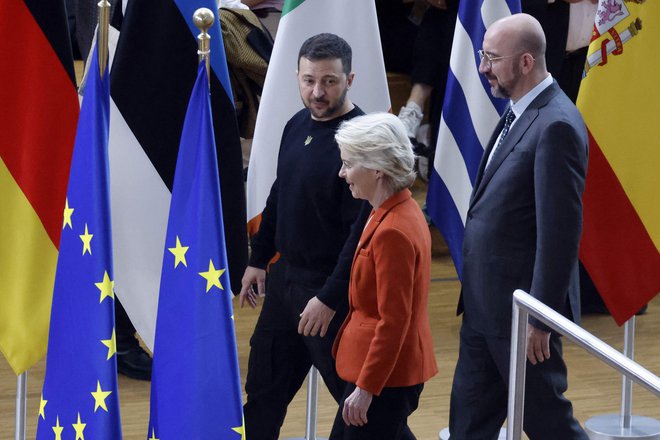 Predsednik Volodimir Zelenski je voditeljem držav članic EU predstavil svoj načrt za zmago. Želi si vabilo v Nato, članstvo v EU, močne raketne sisteme ... FOTO: Ludovic Marin/AFP