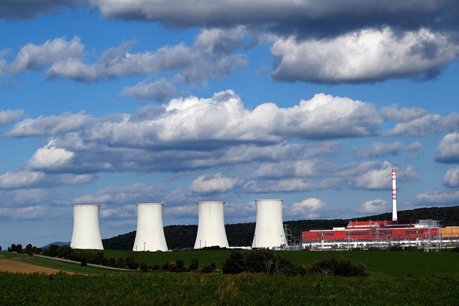 Slovaška že dolga leta gradi jedrsko elektrarno v kraju Mochovce. Foto Radovan Stoklasa/Reuters