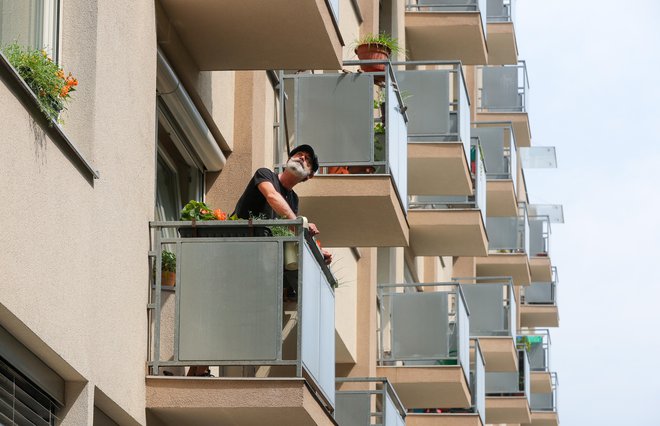 A larger part of the population, or those who are solving their housing issue, can no longer afford the market purchase of an apartment or a residential house, note the Surveying and Mapping Authority of the Republic of Slovenia. PHOTO: Matej Družnik/DELO