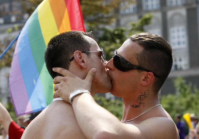 Pot do uspeha novega zakona sicer še zdaleč ni brez ovir. FOTO: Kacper Pempel/Reuters 