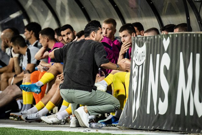 Albert Riera je v Murski Soboti s porazom začel svoj drugi mandat na celjski klopi, zdaj pa so njegovi Celjani ujeli formo in so veliki favoriti proti soboškim črno-belim. FOTO: Mediaspeed