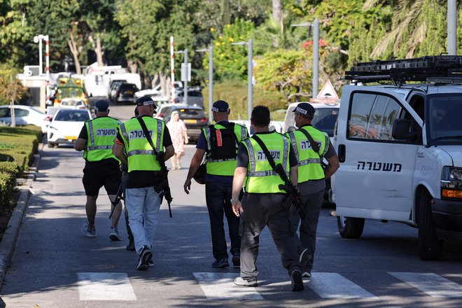 V času incidenta Netanjahuja in njegove soproge niti ni bilo v zgradbi v obmorskem letovišču med Tel Avivom in Haifo. FOTO: Jack Guez/Afp