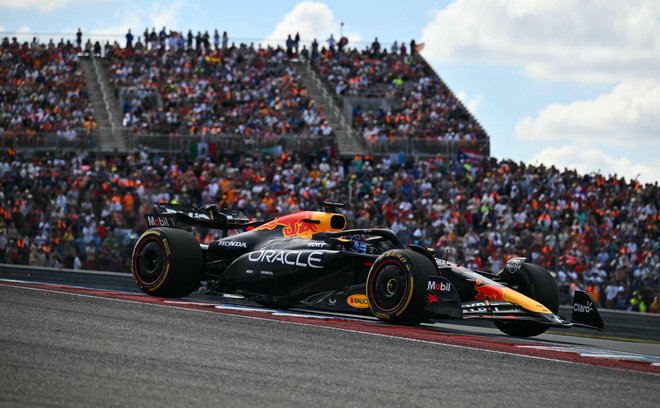 Max Verstappen je bil pred nabito polnimi tribunami v Austinu najhitrejši na šprinterski dirki. FOTO: Angela Weiss/AFP