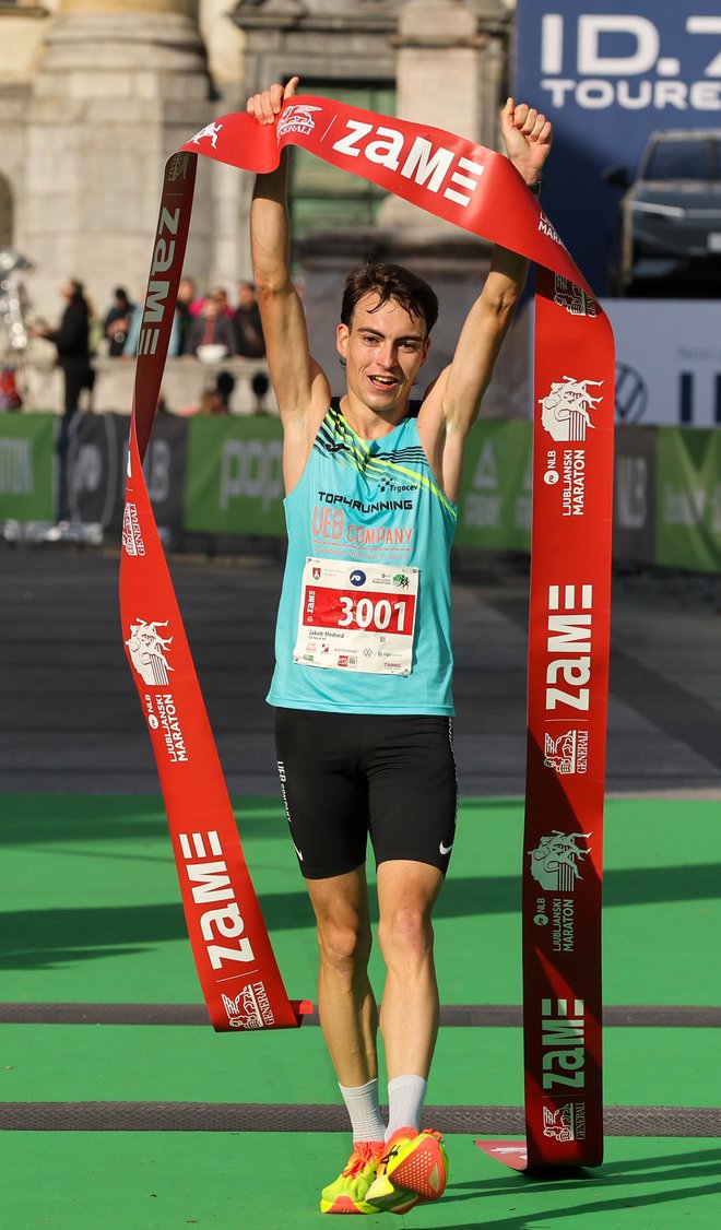 Jakob Medved je zmagovalec polmaratona. FOTO: Matej Družnik/Delo