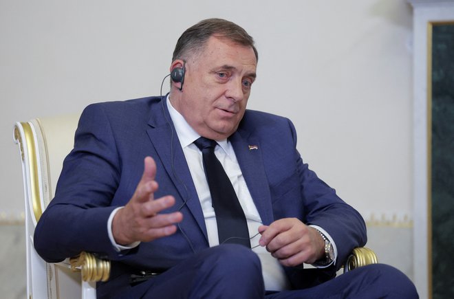 Predsednik Republike Srbske Milorad Dodik si je kot eden zadnjih evropskih zaveznikov Vladimirja Putina s secesionističnimi izjavami nakopal ameriške sankcije in je zdaj finančno potisnjen v kot. FOTO: Anton Vaganov/Reuters