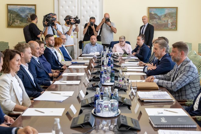 Kampanja pred posvetovalnim referendumom o zagotavljanju stabilne oskrbe z nizkoogljično električno energijo se bo začela v petek, politične stranke pa nanjo še niso pripravljene. FOTO: Voranc Vogel/Delo