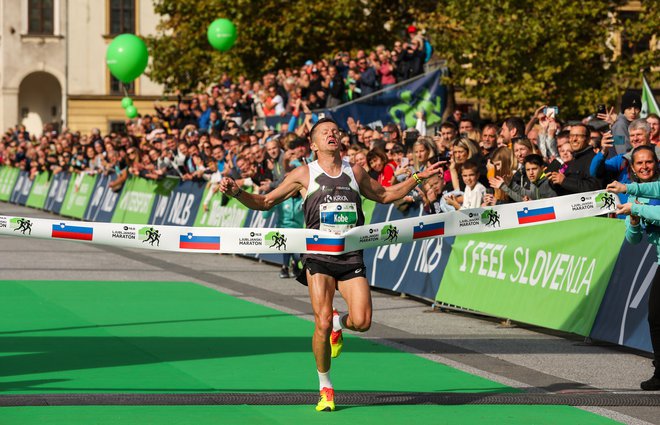 Primož Kobe je takole pritekel v cilj maratona. FOTO: Matej Družnik