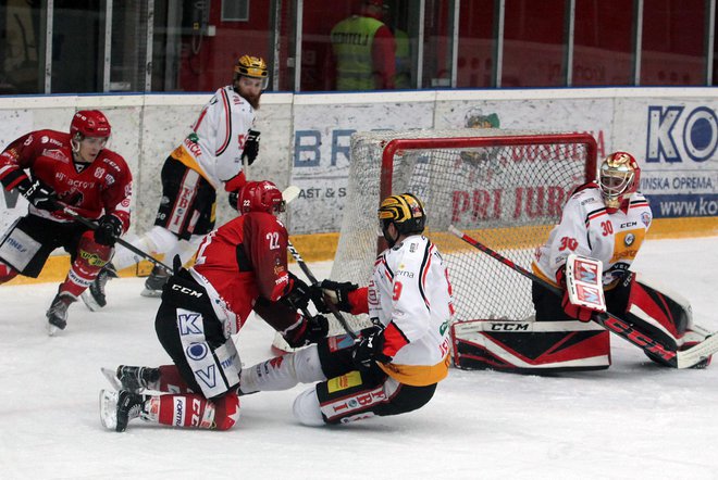 Erik Svetina (22) je na zadnji tekmi v Rittnu dosegel dva gola. FOTO: Mavric Pivk