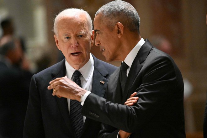 Gluhi strokovnjak trdi, da je razbral pogovor med sedanjim predsednikom Joejem Bidnom in prejšnjim Barackom Obamo. FOTO: Mandel Ngan/AFP