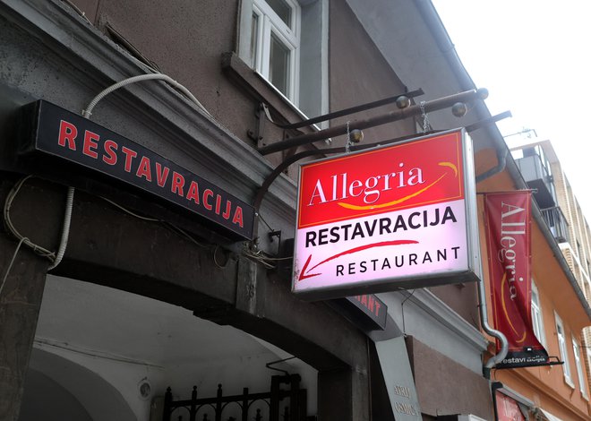 Tatova sta se oskrbela z mesom. FOTO: Dejan Javornik/Slovenske novice