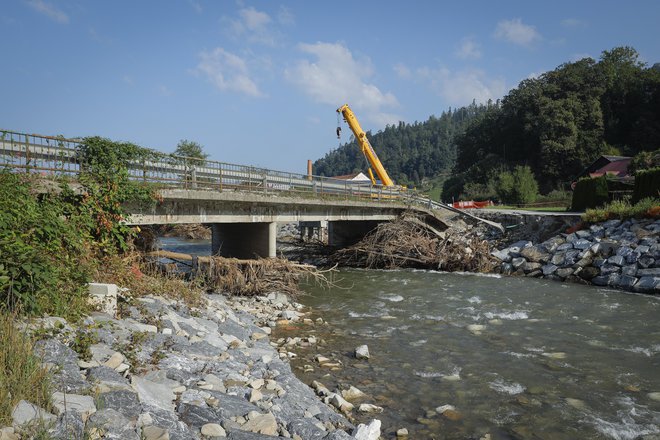 Do konca leta bodo poplavno najbolj ogrožene občine omogočile gradnjo stavb na bolj varnih zemljiščih za gradnjo. FOTO: Jože Suhadolnik/Delo